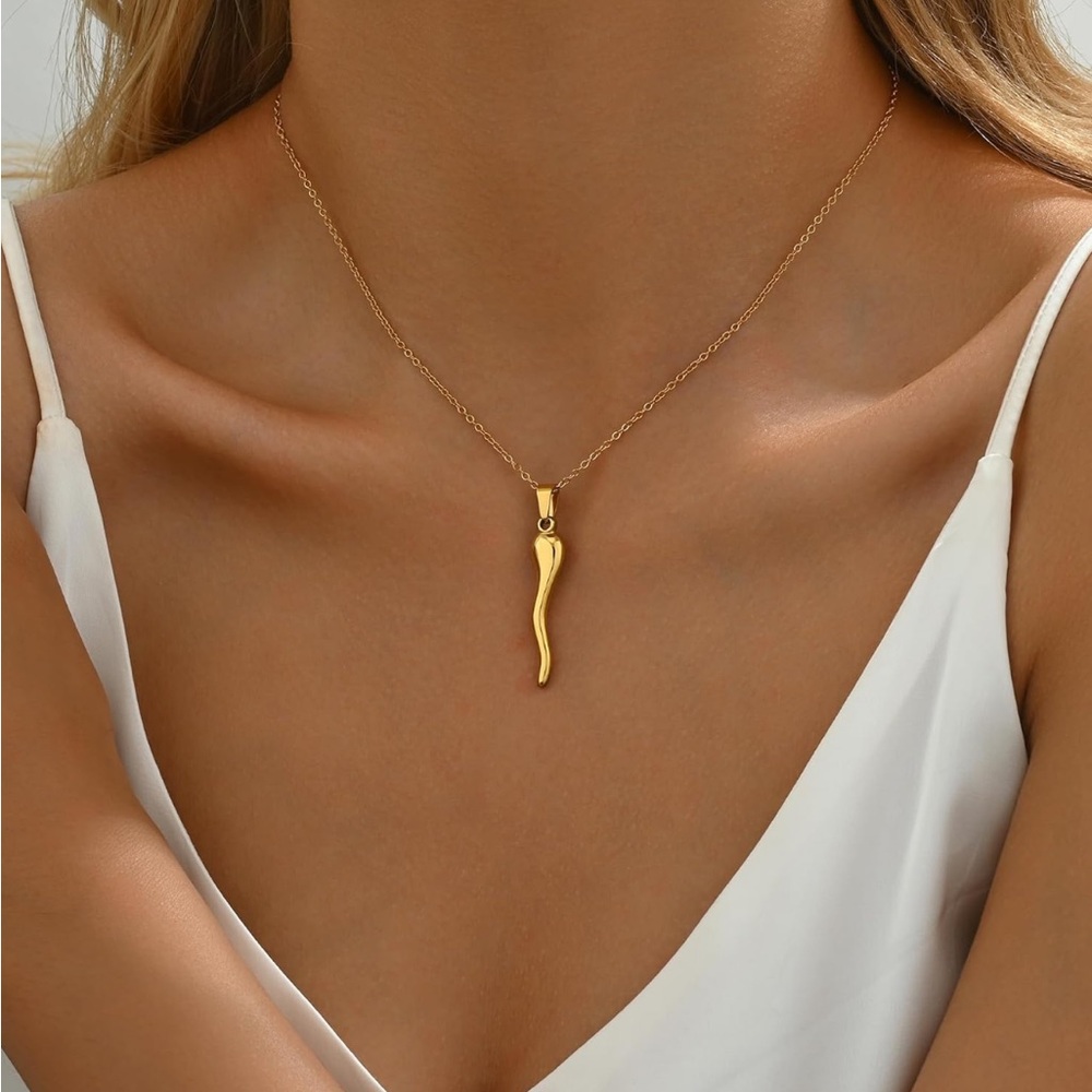Gold Wavy Drop Pendant Necklace - Women Jewelry